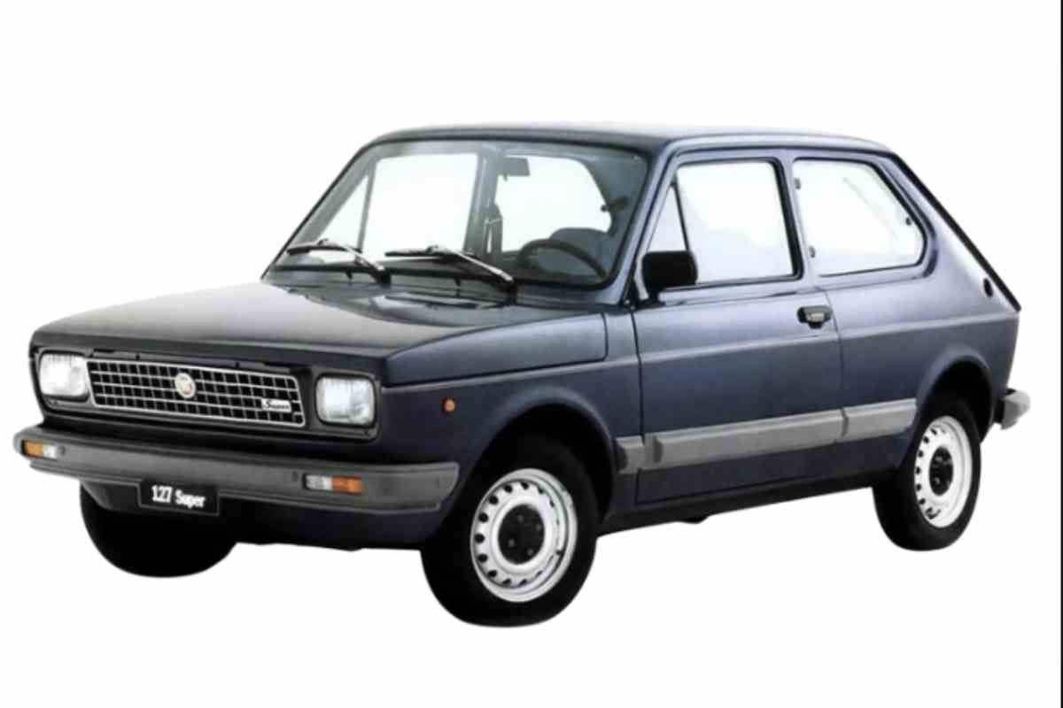 Poi, all’improvviso, tornano. Non su strada, ma in una forma diversa, più simbolica. È il caso della Fiat 127 L, una delle utilitarie