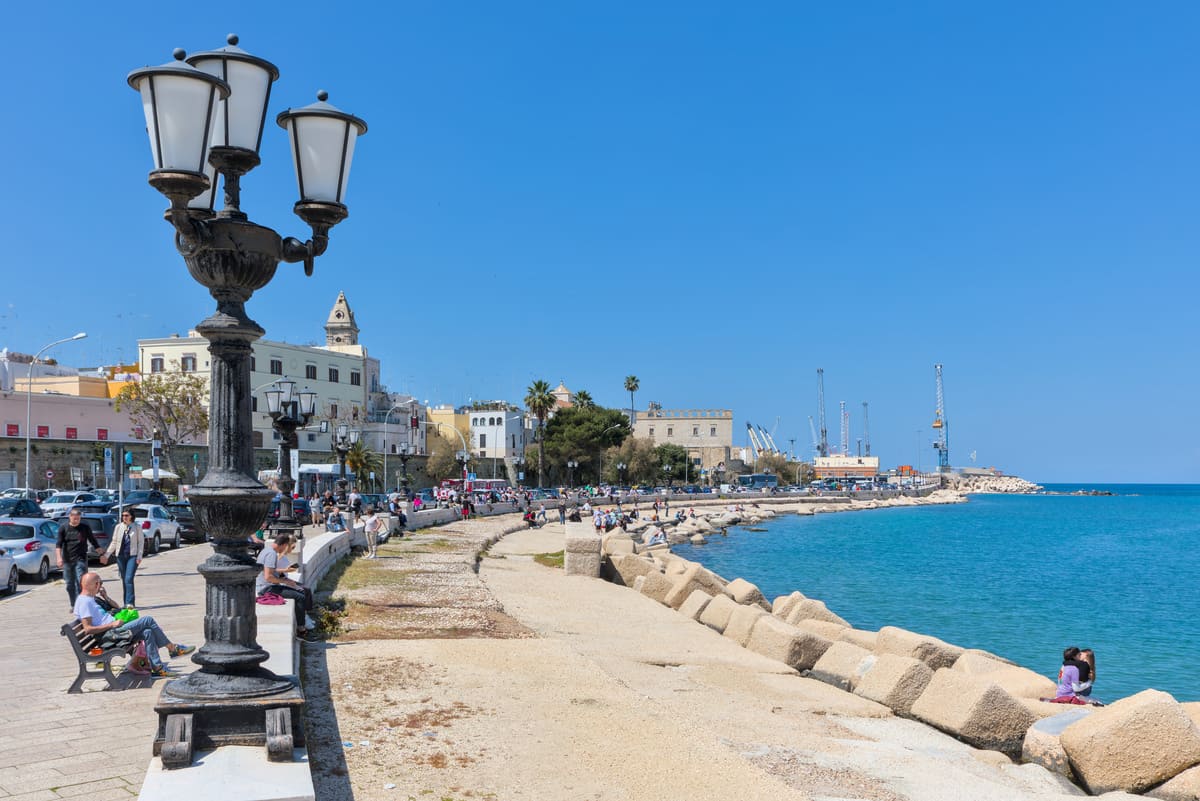 Bari è una città portuale affacciata sul mar Adriatico, capoluogo della regione Puglia. Barivecchia è il suo centro storico e la celebra basilica di San Nicola, risalente all'XI secolo, , circondata dalle tipiche stradine strette, è meta favorita dai pellegrini che qui vengono a rendere omaggio ai resti del santo. 
