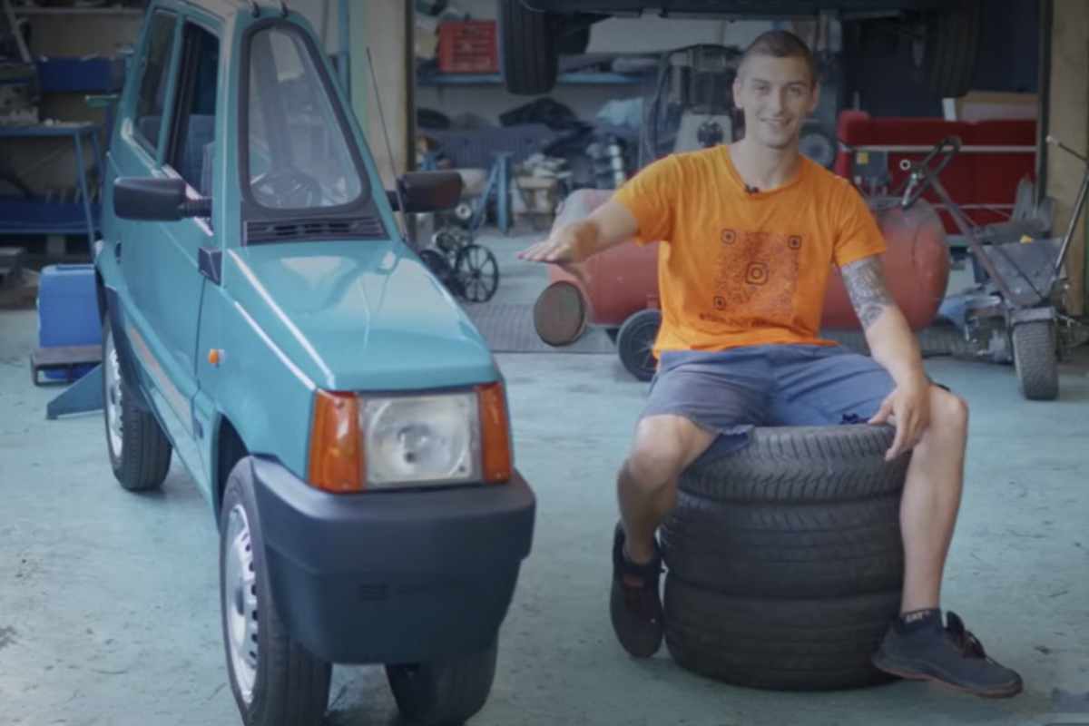 Nonostante la sua forma ridotta, la Fiat Panda modificata da Marazzi conserva molti tratti distintivi dell'originale.