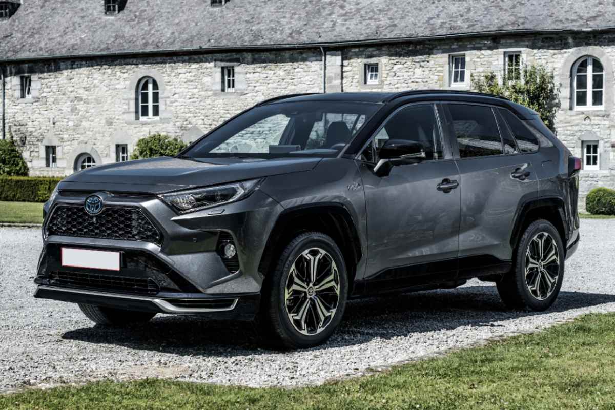 l principale svantaggio della RAV4 Plug-in è che conviene davvero solo se hai la possibilità di ricaricarla frequentemente.